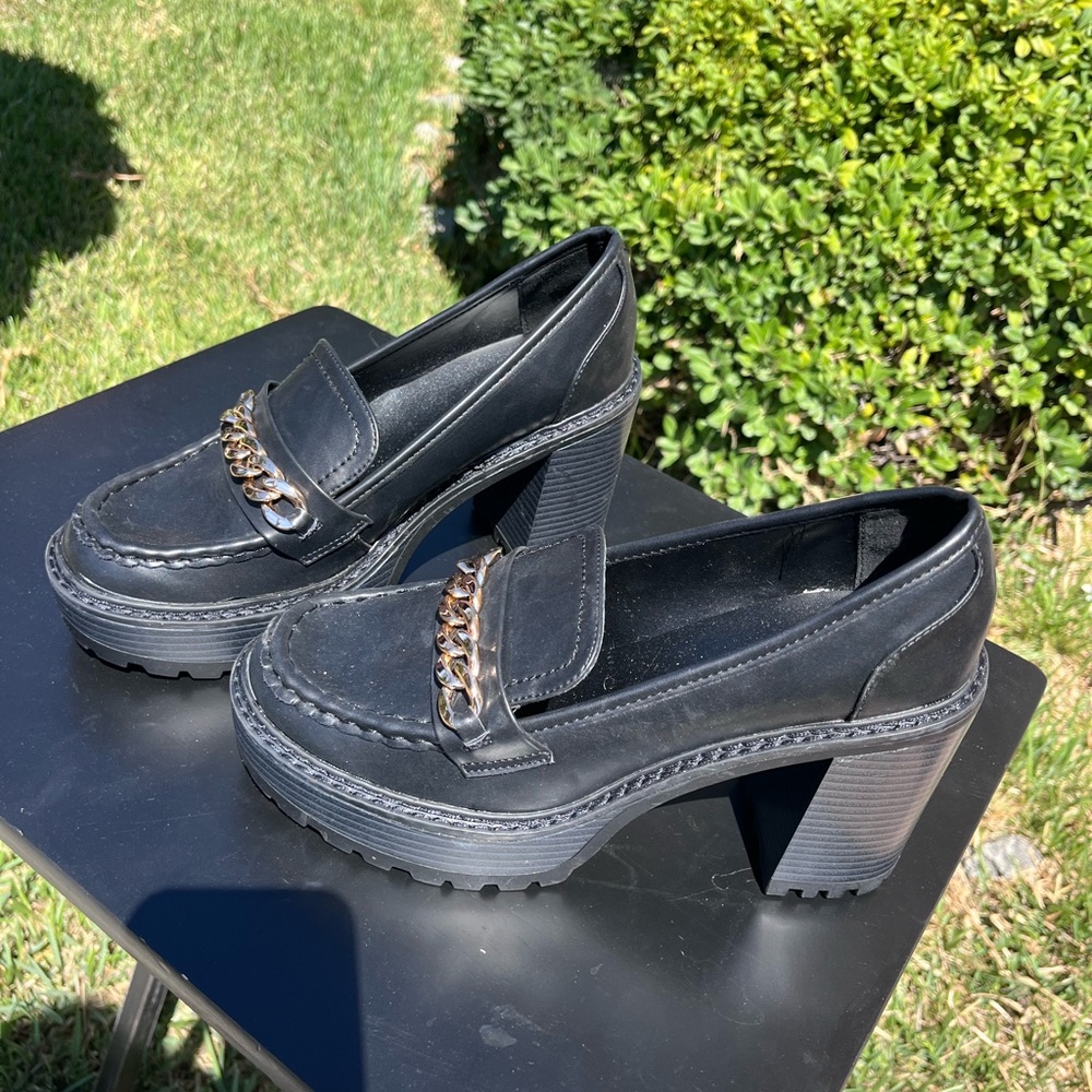 Beautiful New Black platform Oxford Heel Loafers shoes with Chain Detail